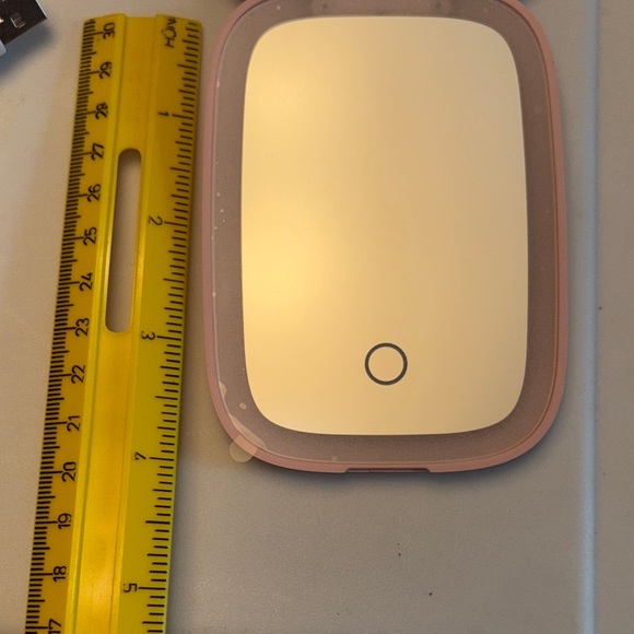 🆕 LED Compact Mirror with Floral Design - Picture 5 of 10